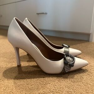 Coach Pumps
